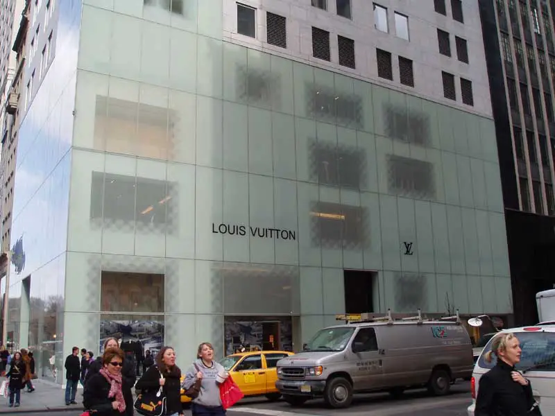 File:Louis Vuitton NYC Flagship (48064100952).jpg - Wikipedia