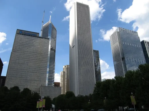 Aon Center Chicago tower building