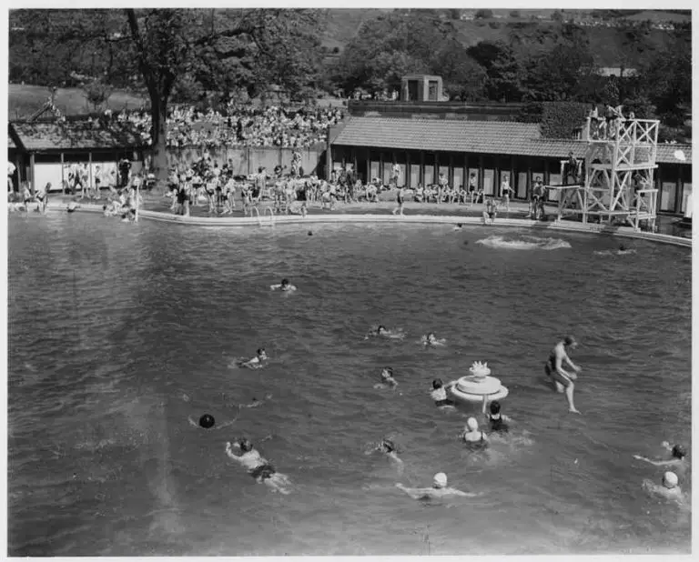 Swimming Pool Buildings: Architecture - e-architect