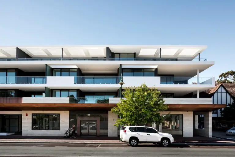 Dalkeith on Waratah in Perth Buildings - e-architect