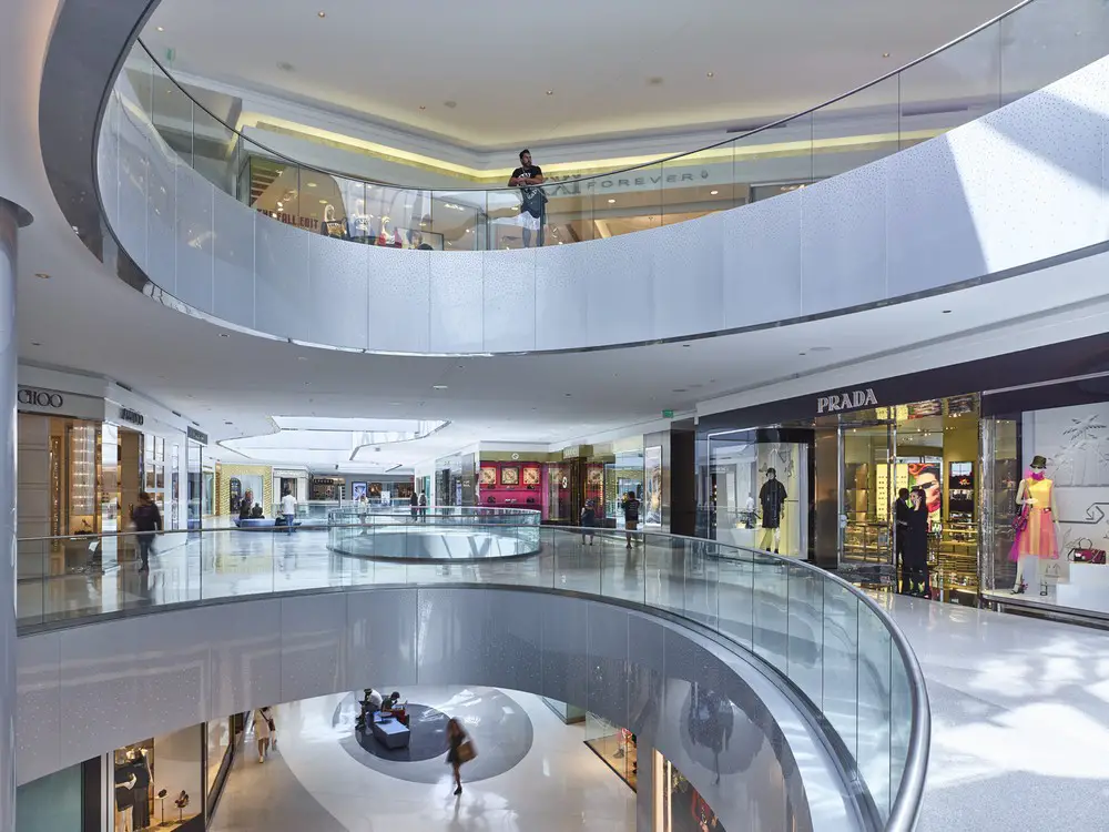 Inside the Strategy to Lure Shoppers for One Old Mall, Beverly Center in  Los Angeles - WSJ