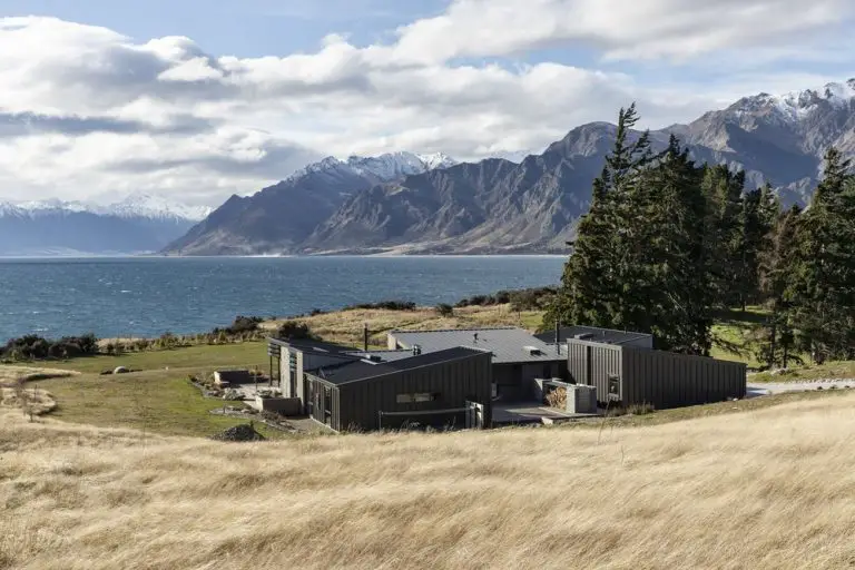 Lake Hawea House in Wanaka, South Island - e-architect