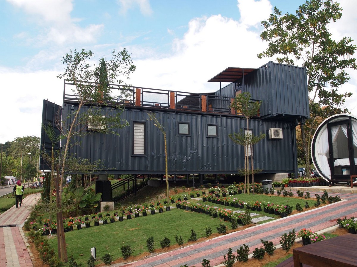 https://www.e-architect.com/wp-content/uploads/2021/06/6-things-to-know-when-building-shipping-container-home-n140621.jpg