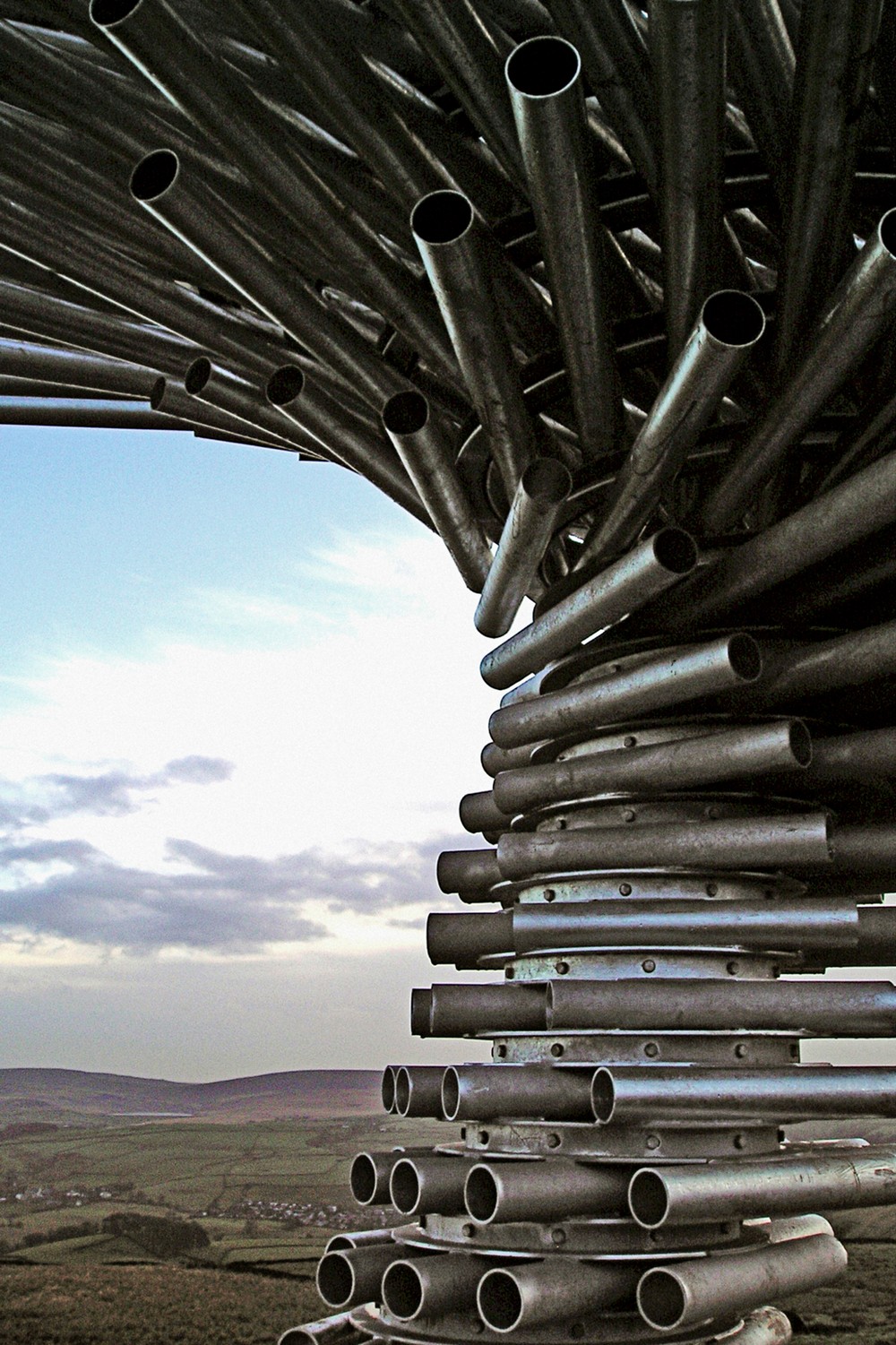 Listen to this eerie aeolian harp sculpture that sounds like a futuristic  nightmare - Classic FM