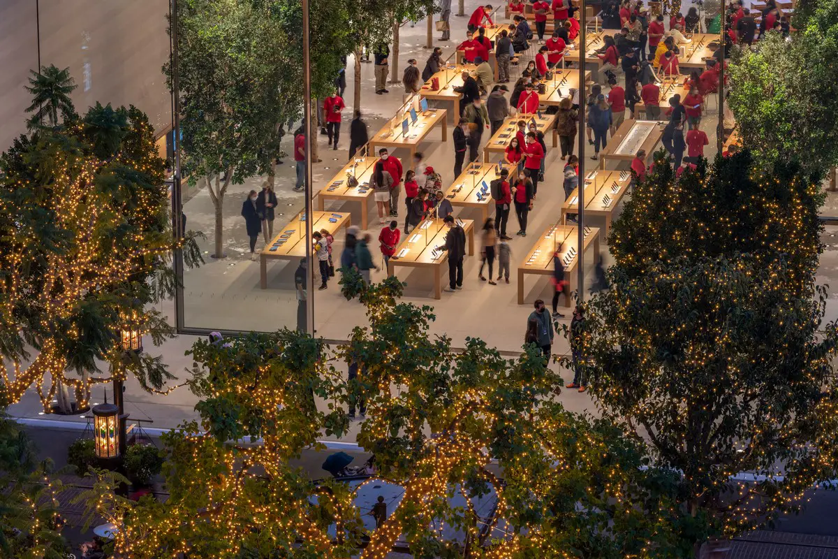 The reimagined Apple The Grove now open in Los Angeles - Apple (CA)