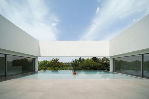 Compluvium House Madrid modern home and pool