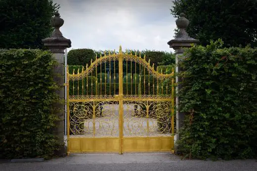 gold choosing a commercial gate hedge