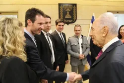 Shimon Peres 1994 Nobel Peace Prize winner